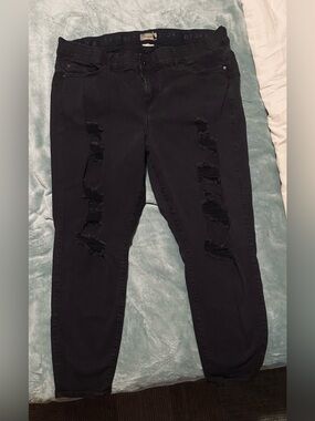 Torrid Black distressed Ripped bombshell Skinny Jeans plus size 26T